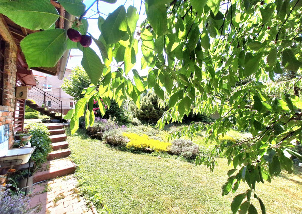 IBA U NÁS! Rodinný dom s väčšou záhradou - Lednické Rovne