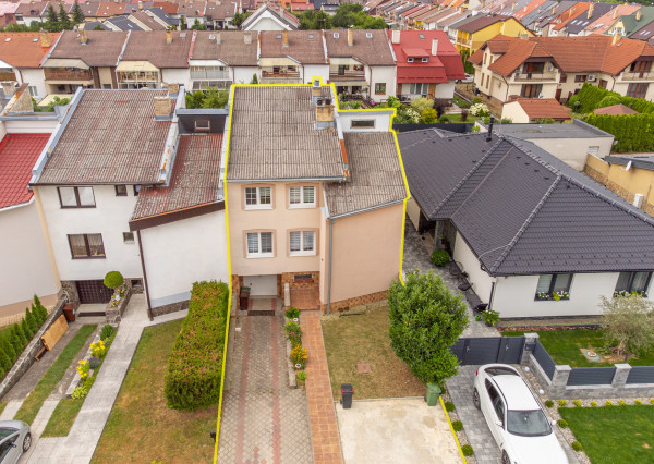 IBA U NÁS! Na predaj poschodový rodinný dom, Michalovce