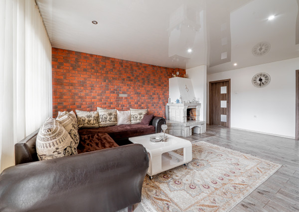 IBA U NÁS! Na predaj poschodový rodinný dom, Michalovce