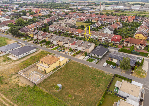 IBA U NÁS! Na predaj poschodový rodinný dom, Michalovce