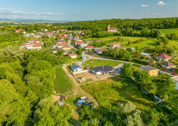 IBA U NÁS! Pozemok na dom v prírodnom prostredí obce Šišov