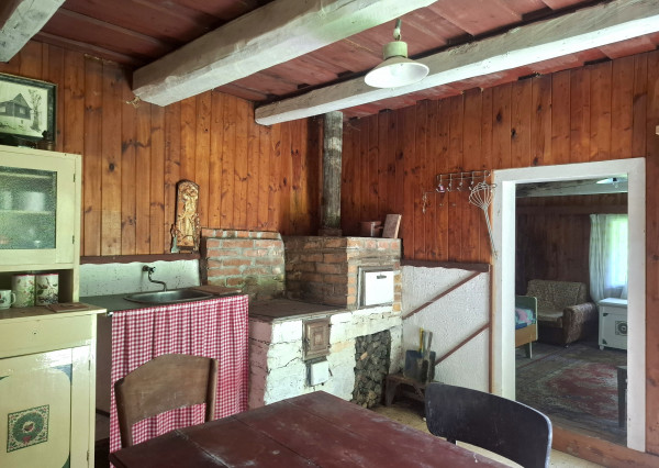 IBA U NÁS! Drevenica so stodolou na predaj - Dolná Mariková