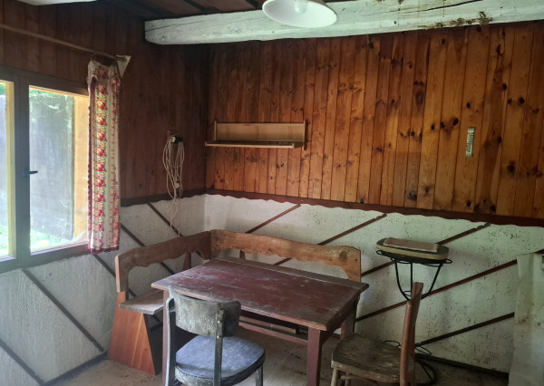 IBA U NÁS! Drevenica so stodolou na predaj - Dolná Mariková