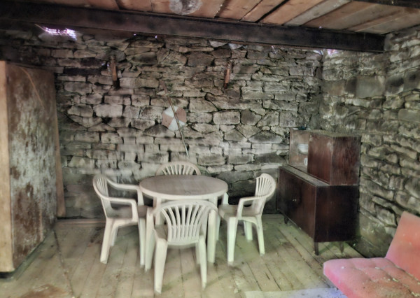 IBA U NÁS! Drevenica so stodolou na predaj - Dolná Mariková