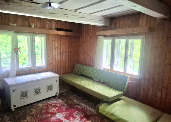 IBA U NÁS! Drevenica so stodolou na predaj - Dolná Mariková