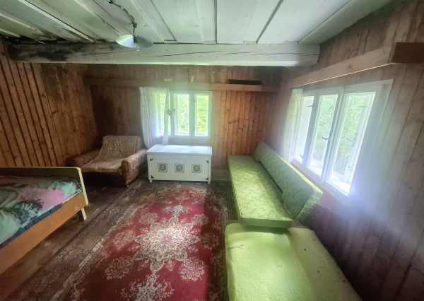 IBA U NÁS! Drevenica so stodolou na predaj - Dolná Mariková