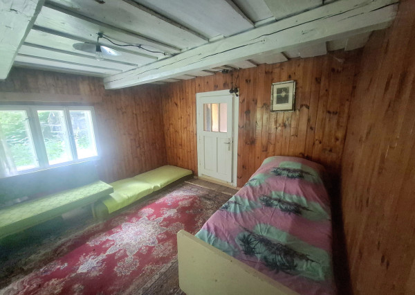 IBA U NÁS! Drevenica so stodolou na predaj - Dolná Mariková