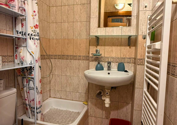 Na predaj praktická garzónka s pivnicou - Nové Mesto BA III