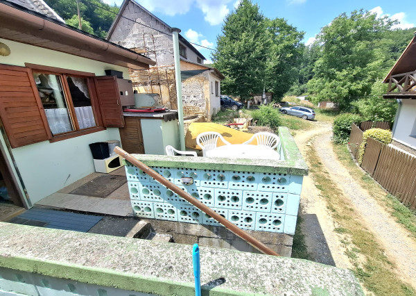 Rekreačná chalupa pod lesom na predaj-Radobica, ok.Prievidza