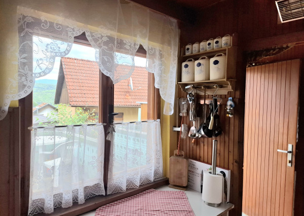 Rekreačná chalupa pod lesom na predaj-Radobica, ok.Prievidza