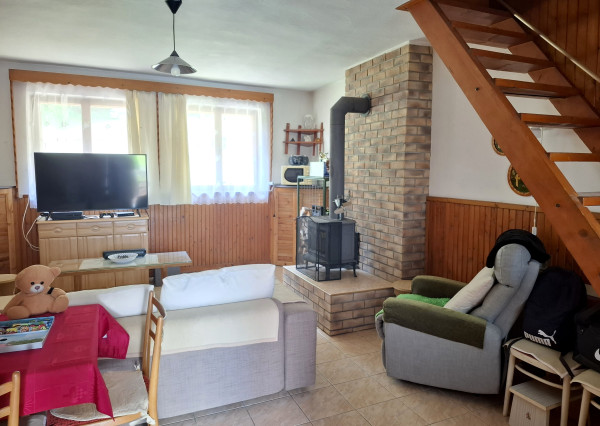 Rekreačná chalupa pod lesom na predaj-Radobica, ok.Prievidza