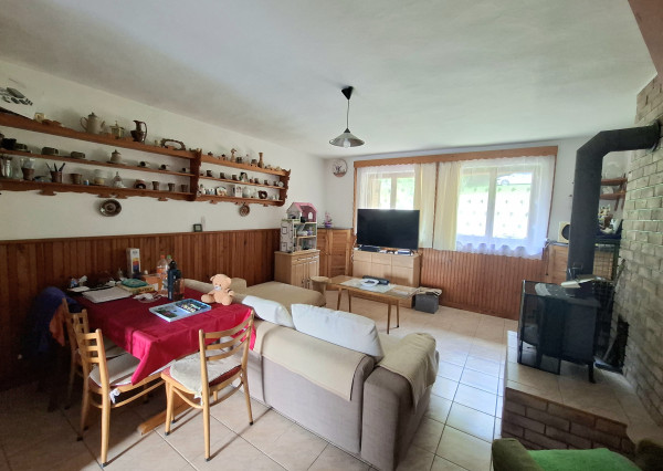 Rekreačná chalupa pod lesom na predaj-Radobica, ok.Prievidza