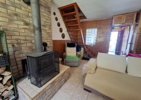 Rekreačná chalupa pod lesom na predaj-Radobica, ok.Prievidza