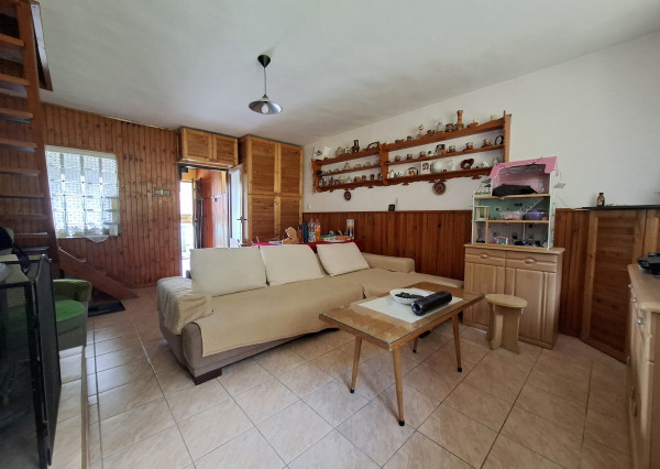 Rekreačná chalupa pod lesom na predaj-Radobica, ok.Prievidza