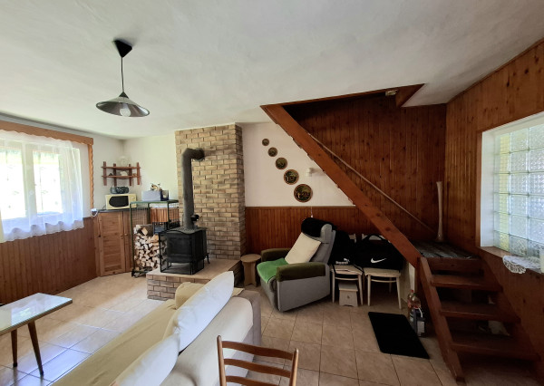 Rekreačná chalupa pod lesom na predaj-Radobica, ok.Prievidza