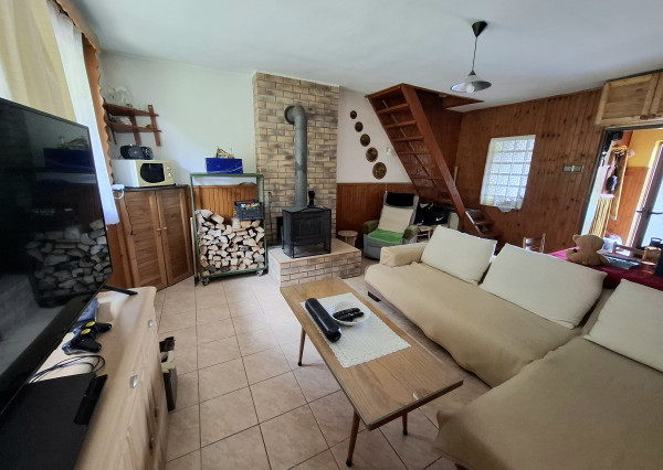 Rekreačná chalupa pod lesom na predaj-Radobica, ok.Prievidza