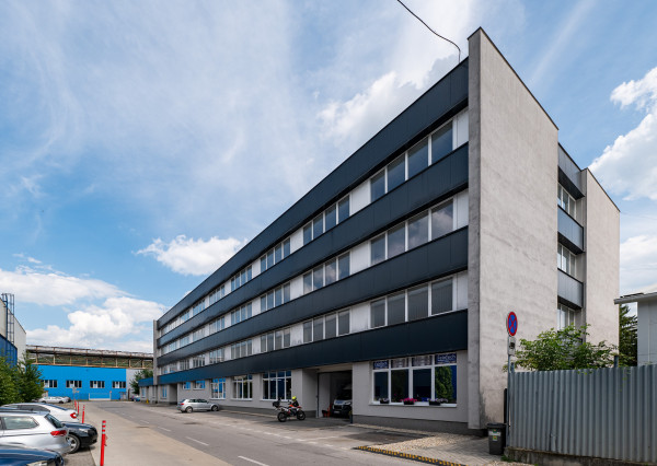IBA U NÁS!Prenájom priestorov v budove v Považskej Bystrici