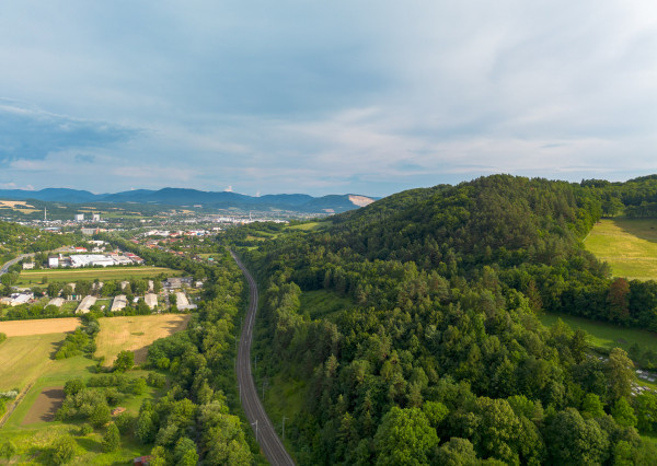 IBA U NÁS! Pozemok 1,8 ha pod lesom-Púchov-Vieska-Bezdedov