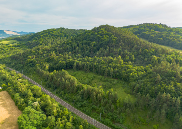 IBA U NÁS! Pozemok 1,8 ha pod lesom-Púchov-Vieska-Bezdedov