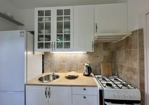 IBA U NÁS! Prenájom 1-izbového bytu s klímou a loggiou, BA-Rača