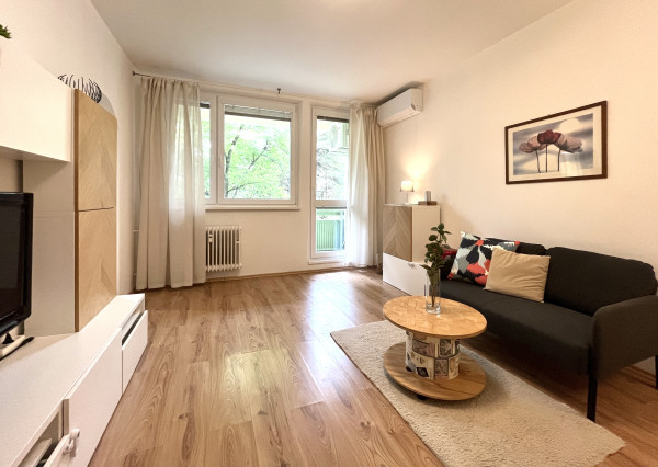 IBA U NÁS! Prenájom 1-izbového bytu s klímou a loggiou, BA-Rača