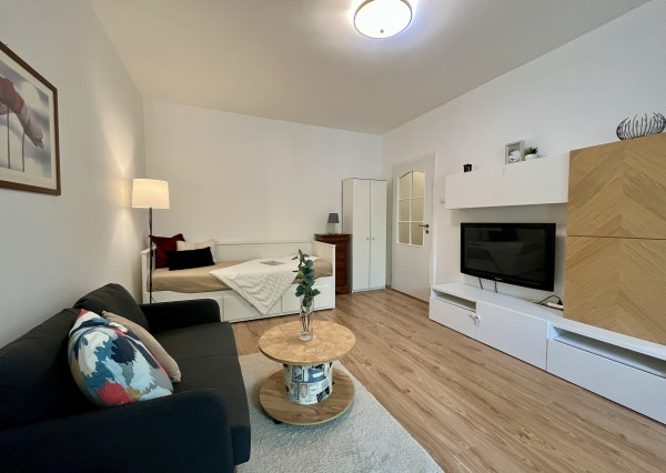 IBA U NÁS! Prenájom 1-izbového bytu s klímou a loggiou, BA-Rača