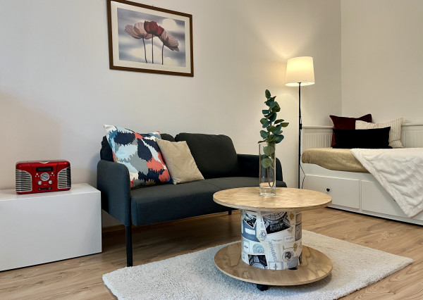 IBA U NÁS! Prenájom 1-izbového bytu s klímou a loggiou, BA-Rača