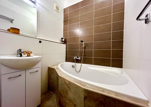 IBA U NÁS! Prenájom 1-izbového bytu s klímou a loggiou, BA-Rača