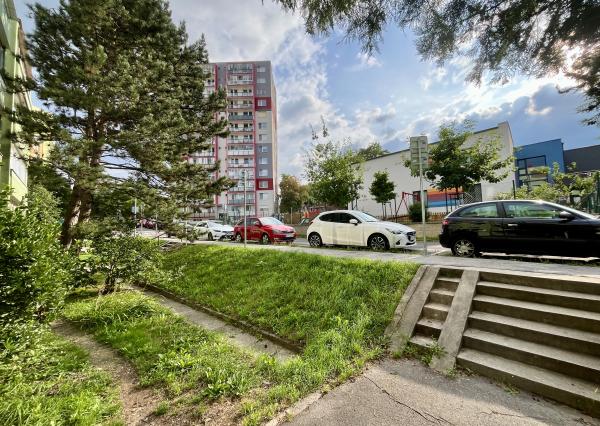 IBA U NÁS! Prenájom 1-izbového bytu s klímou a loggiou, BA-Rača