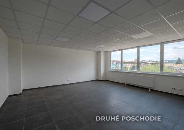 IBA U NÁS! Na prenájom poschodie v budove v Považskej Bystrici