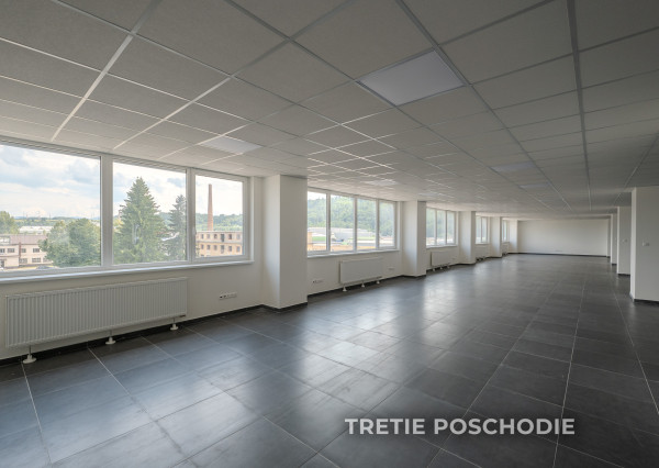 IBA U NÁS! Na prenájom poschodie v budove v Považskej Bystrici