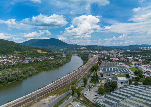 IBA U NÁS!Na prenájom 3-podlažná budova v Považskej Bystrici