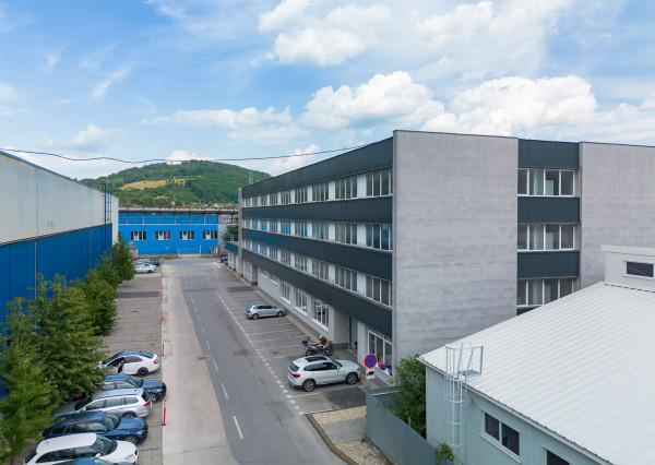 IBA U NÁS! Prenájom 3-podlažnej budovy v Považskej Bystrici