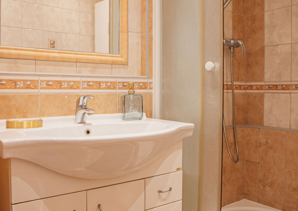 REZERVOVANÝ! Na predaj zariadený 3-izbový byt, BA-Karlova Ves