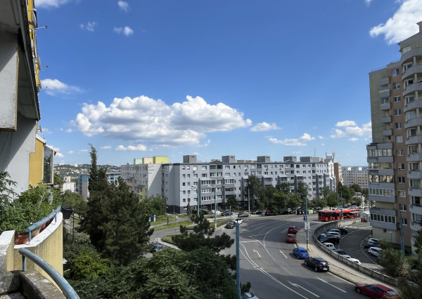 REZERVOVANÝ! Na predaj zariadený 3-izbový byt, BA-Karlova Ves