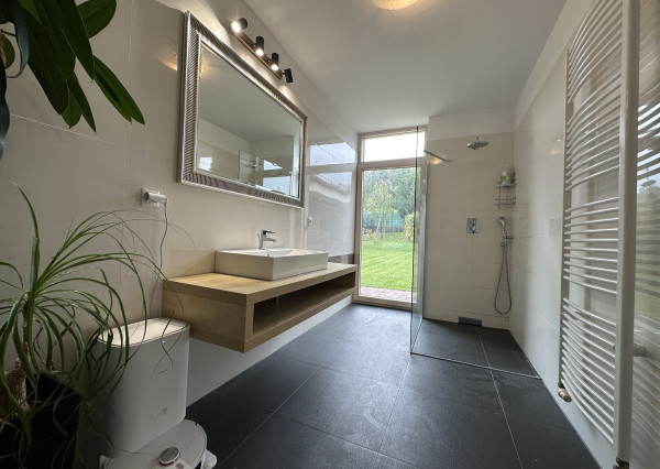 Na predaj 6-izbový dom s bazénom, Limbach