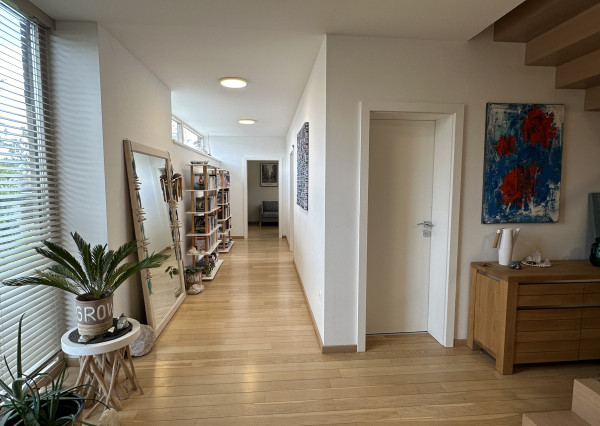 Na predaj 6-izbový dom s bazénom, Limbach