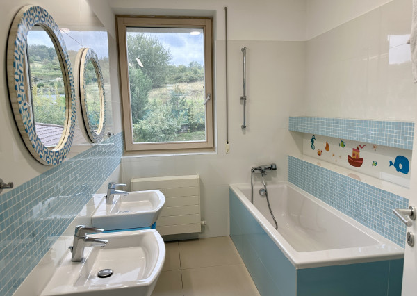 Na predaj 6-izbový dom s bazénom, Limbach