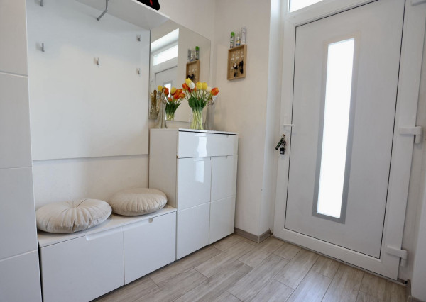 NA PREDAJ! 4-izbový rodinný dom zariadený so záhradkou