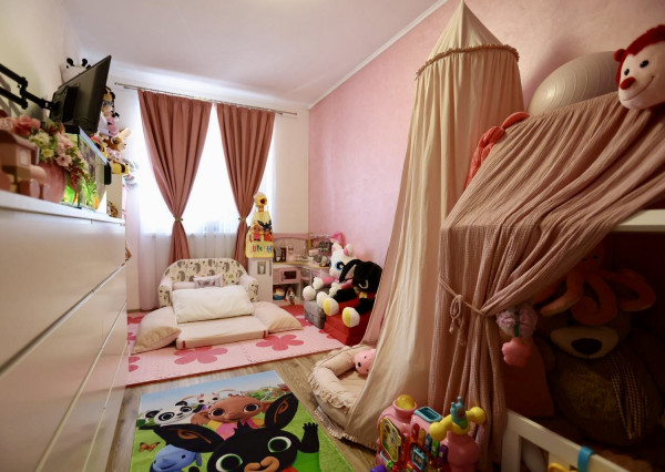 NA PREDAJ! 4-izbový rodinný dom zariadený so záhradkou