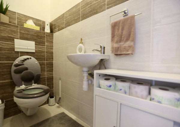 NA PREDAJ! 4-izbový rodinný dom zariadený so záhradkou