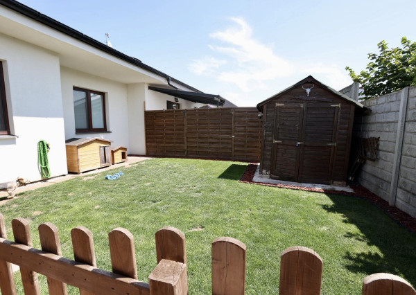 NA PREDAJ! 4-izbový rodinný dom zariadený so záhradkou