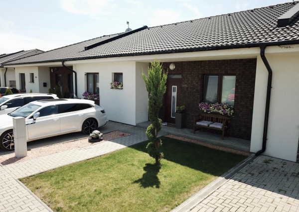 NA PREDAJ! 4-izbový rodinný dom zariadený so záhradkou