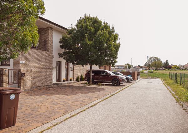 IBA U NÁS! Moderný 3-izbový byt s fotovoltikou a parkovaním