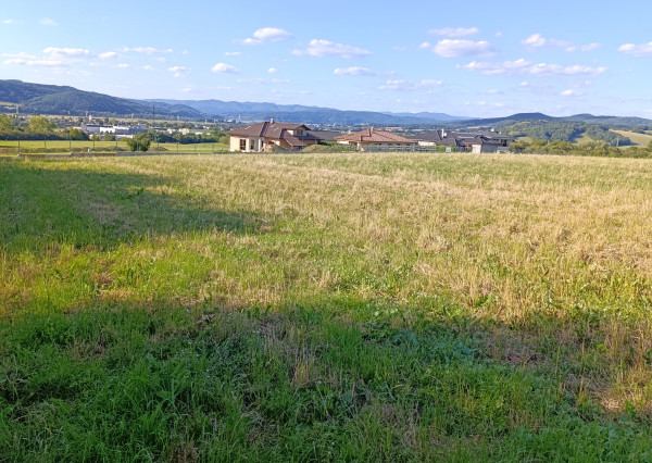 Predaj slnečného pozemku na výstavbu RD v obci Beluša,1935m2