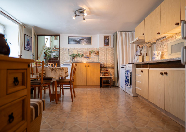 IBA U NÁS: Na predaj rodinný dom Svätý Jur – záhrada, garáž, pivnica