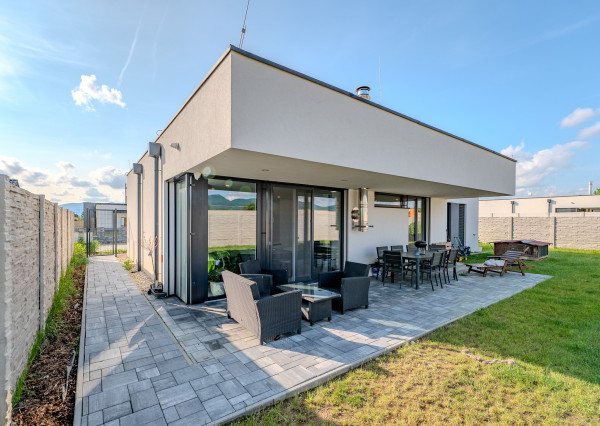 IBA U NÁS!Na predaj 4i rodinný dom, 588m2, Trenčianská Turná