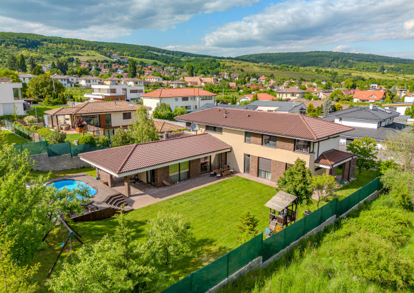 Na predaj 6-izbový dom s bazénom, Limbach