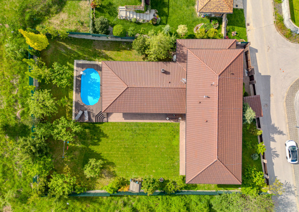 Na predaj 6-izbový dom s bazénom, Limbach