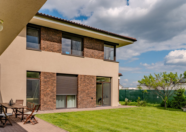 Na predaj 6-izbový dom s bazénom, Limbach